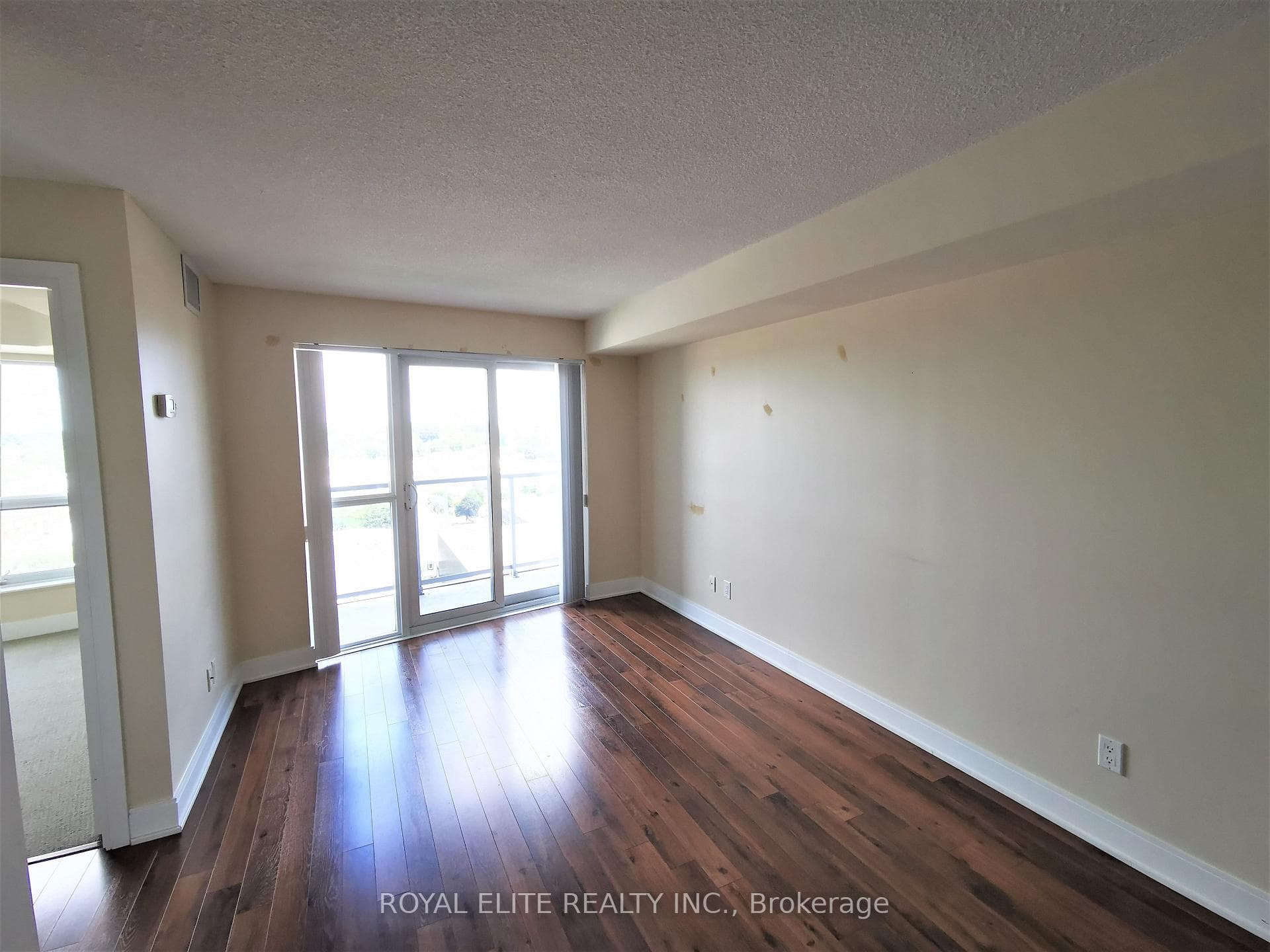 135 Village Green Square Unit 925 photo 5