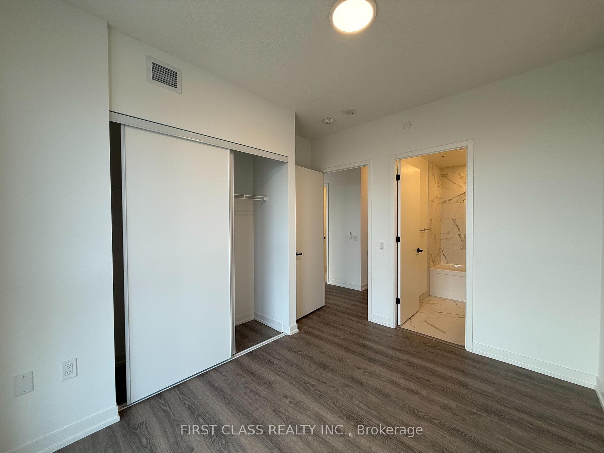 8 Interchange Way Unit 1809 photo 7