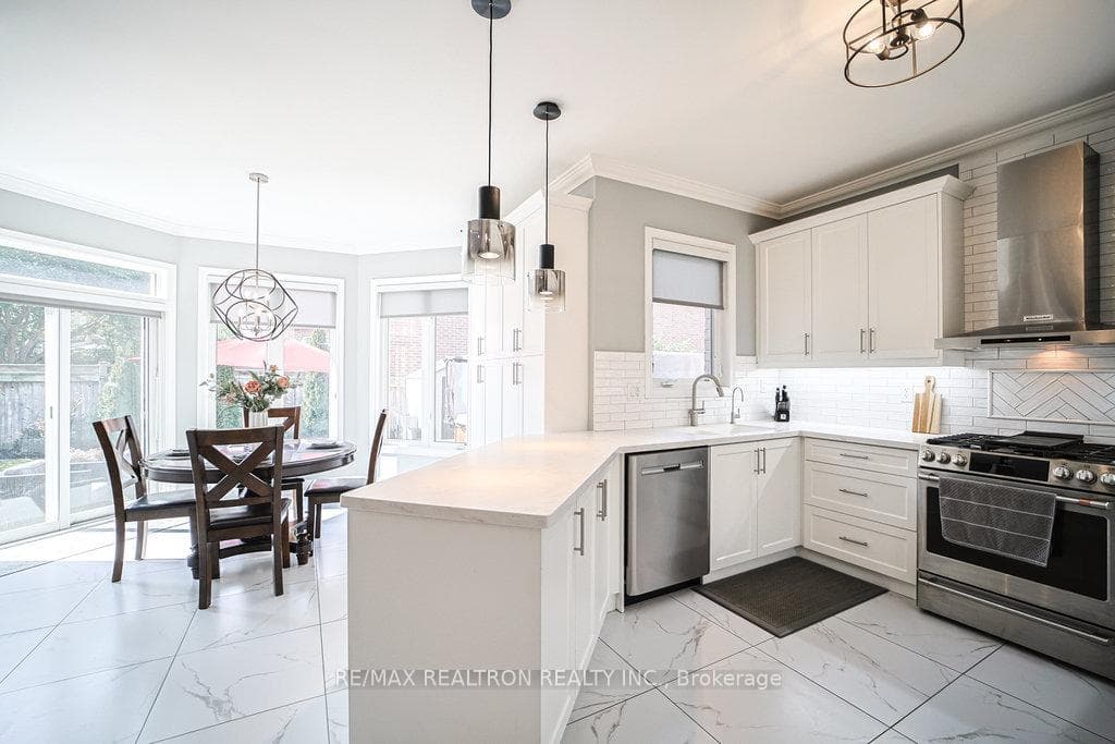 204 Ivy Jay Crescent photo 9
