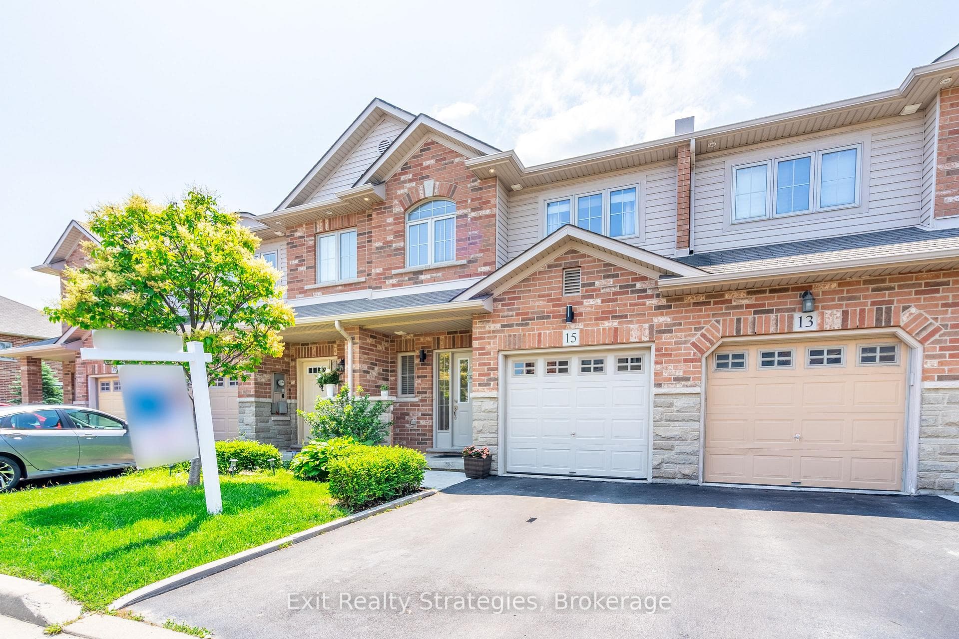 15 Marina Point Crescent photo 2