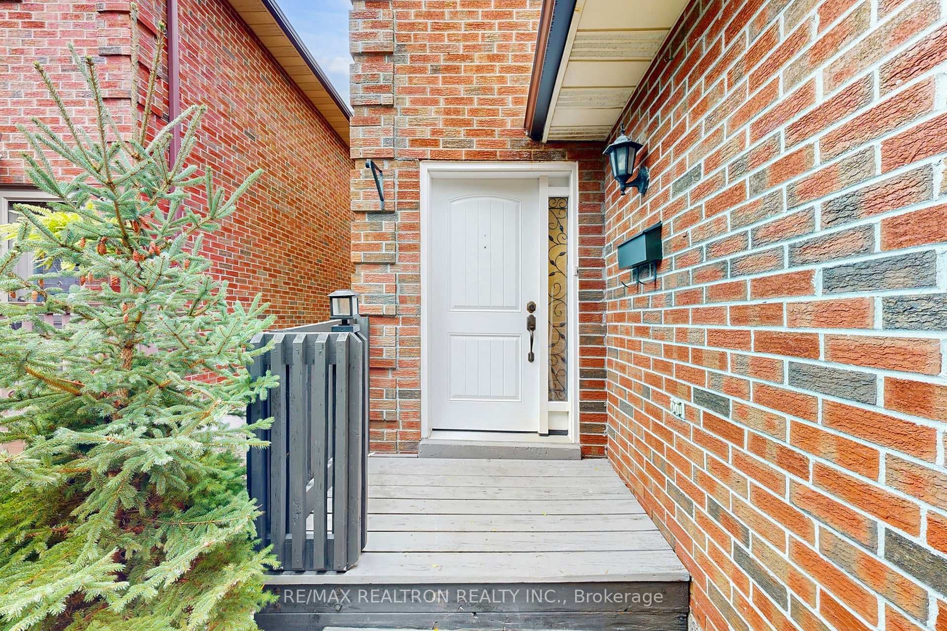 74 Trothen Circle photo 4