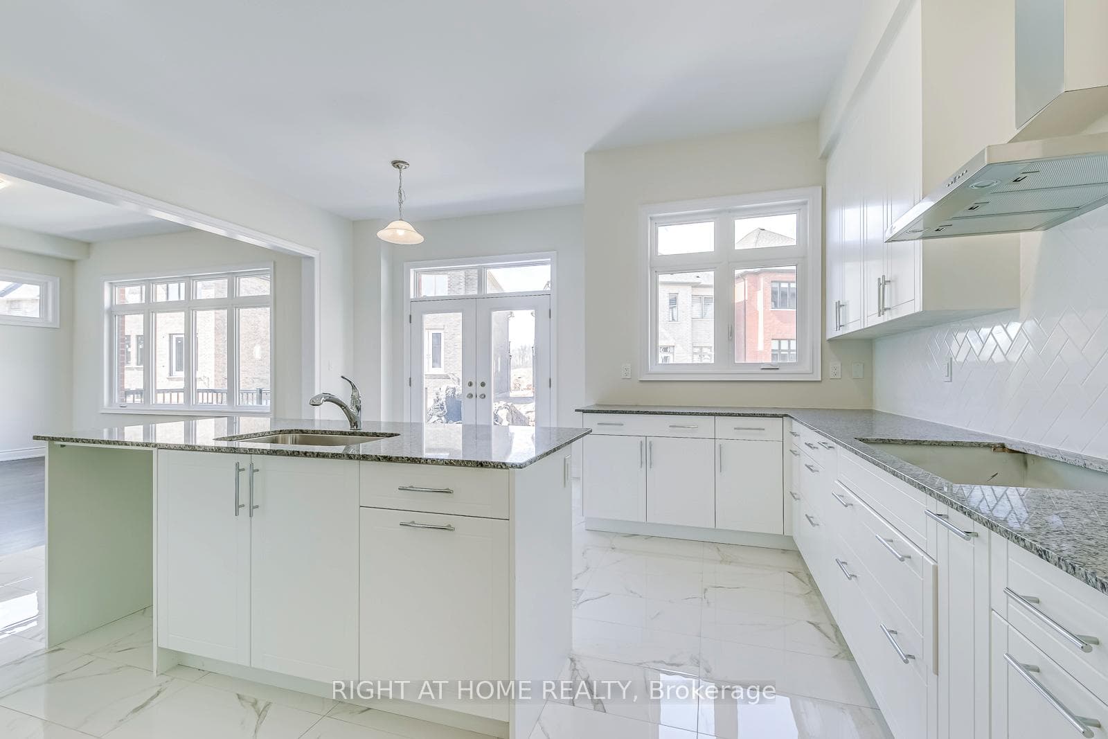 31 William Crawley Way photo 16
