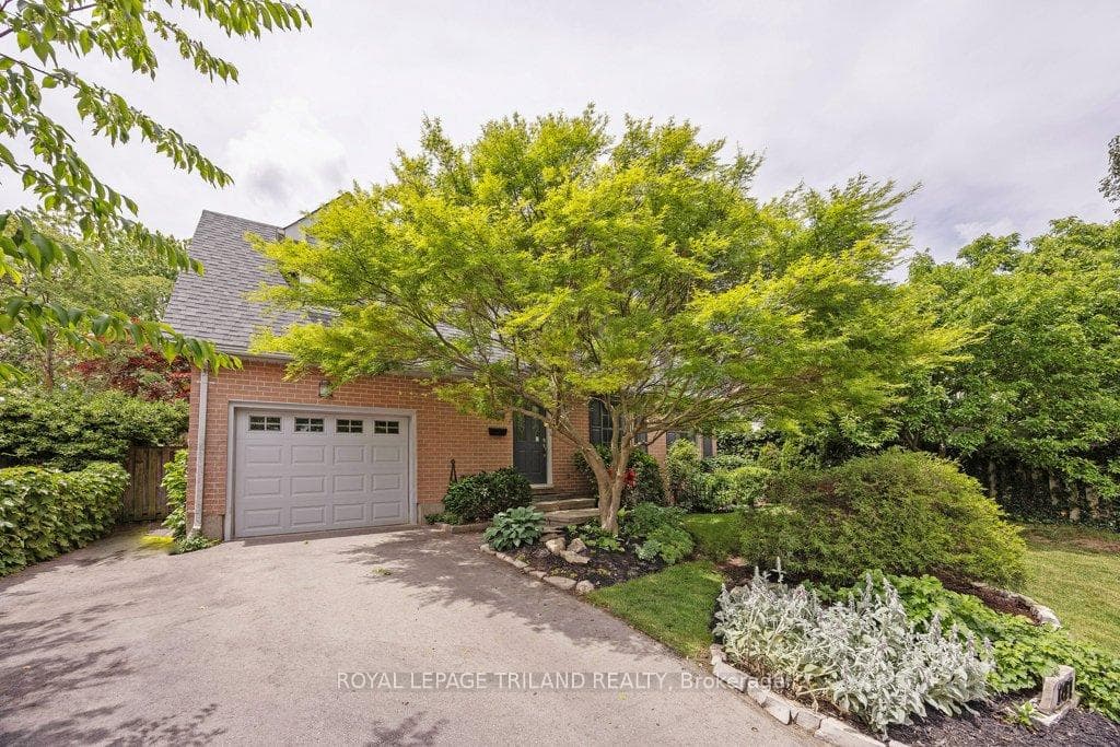 107 Golfdale Place photo 2
