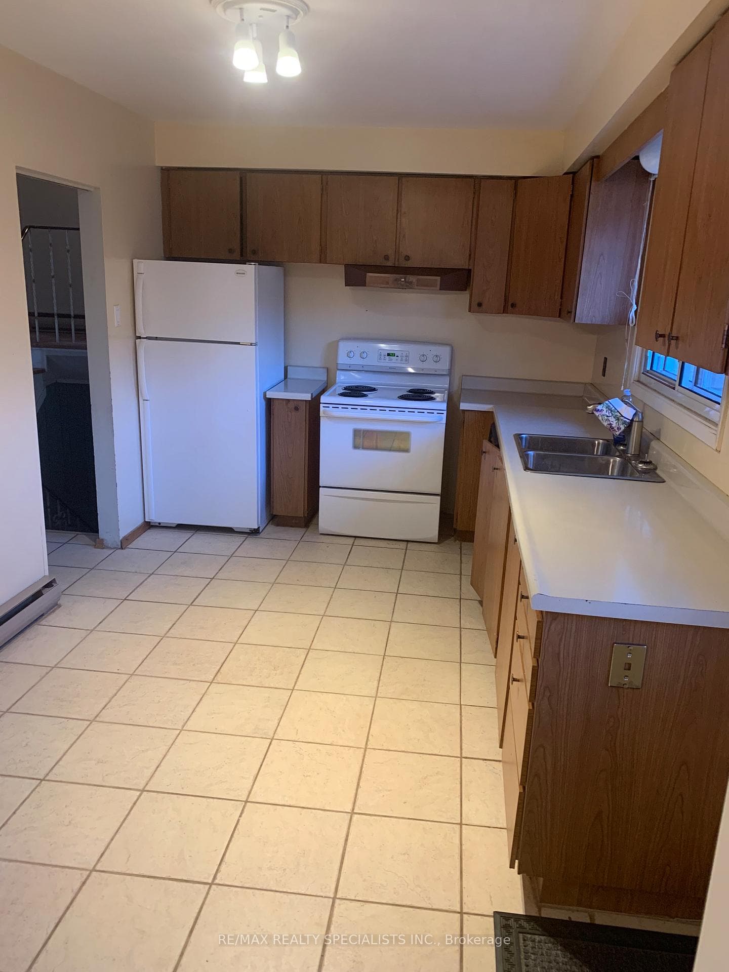 1089 Pearson Drive photo 4