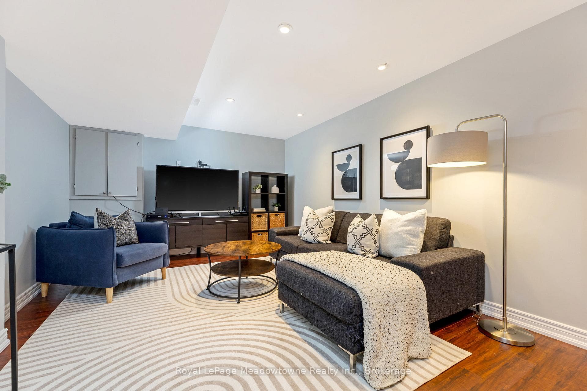 1216 Robson Crescent photo 31