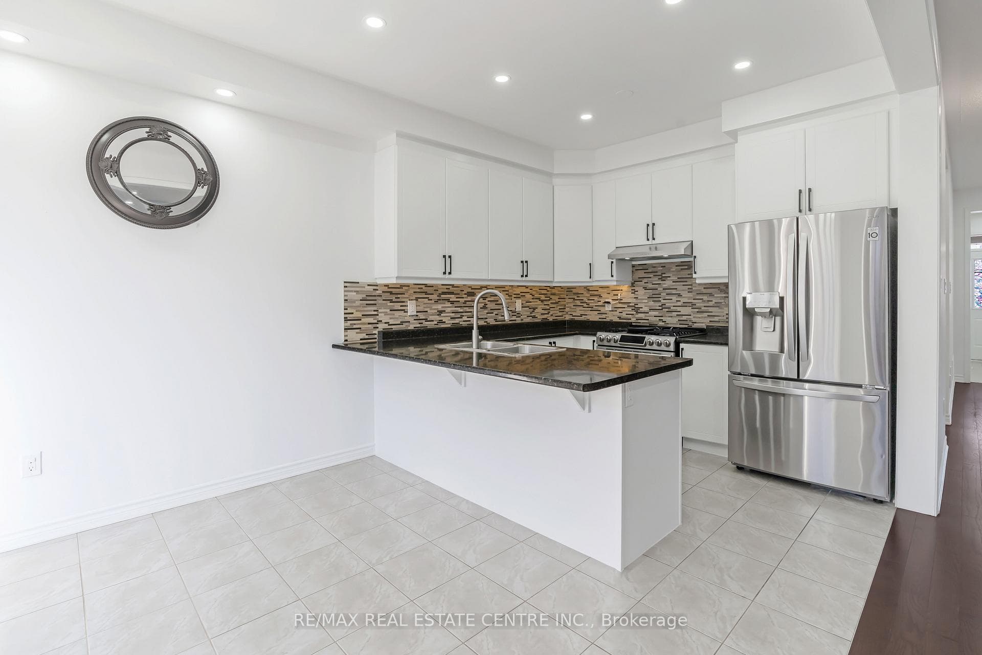 1516 Farmstead Drive photo 18