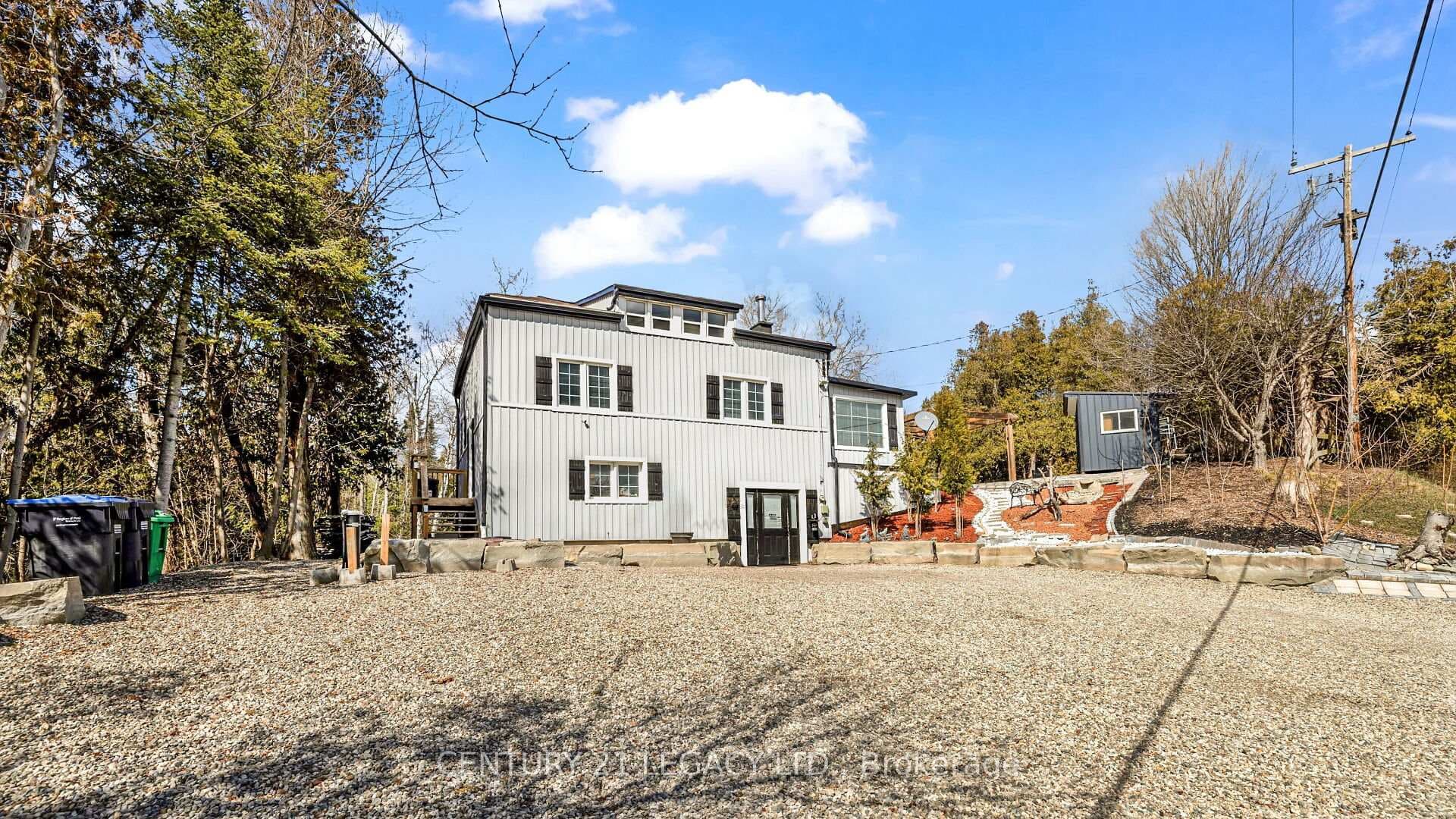2842 Forks Of The Credit Road photo 3
