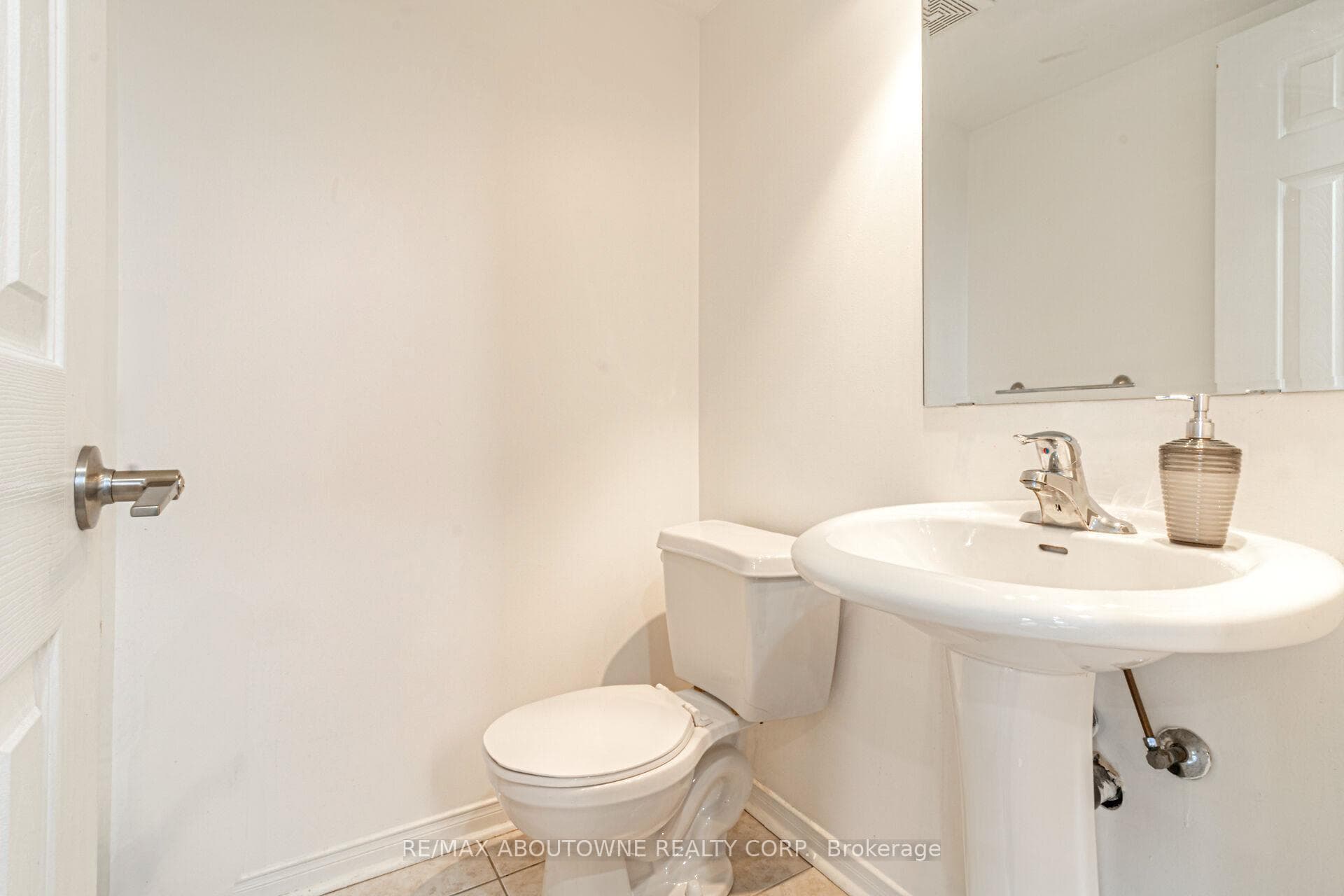 7121 Fairmeadow Crescent photo 21