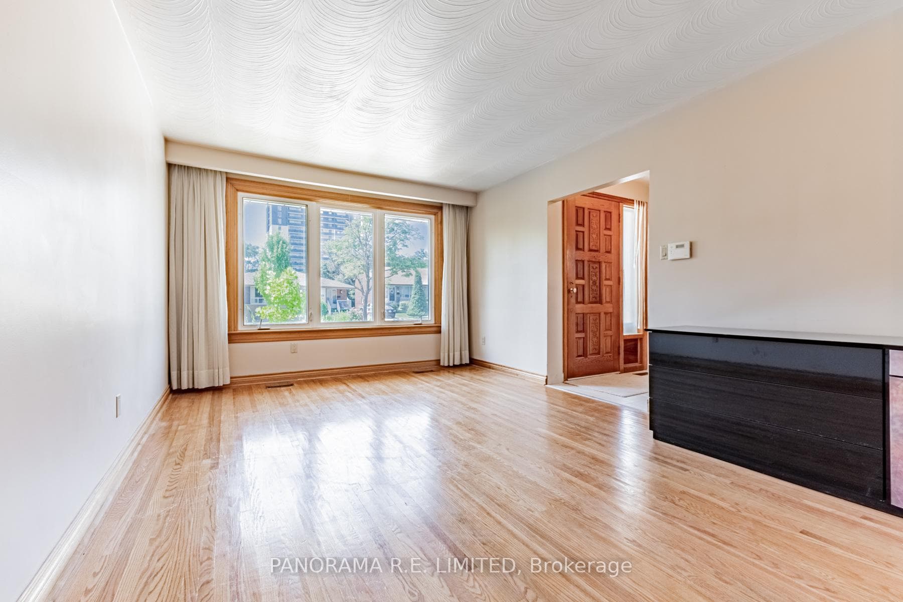 53 Vanguard Drive photo 3