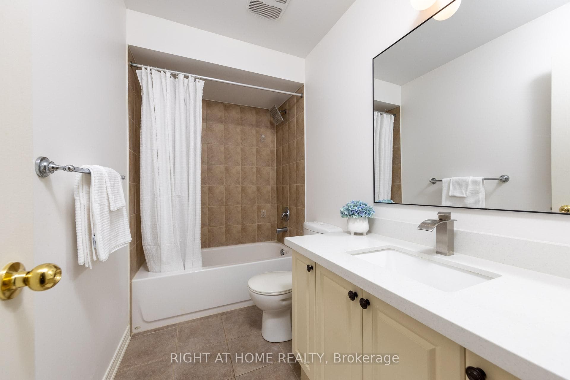38 Courtland Crescent photo 26