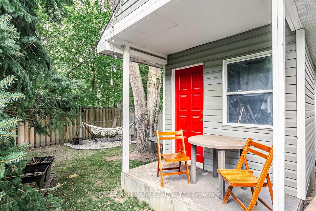 685 Elgin Street photo 31