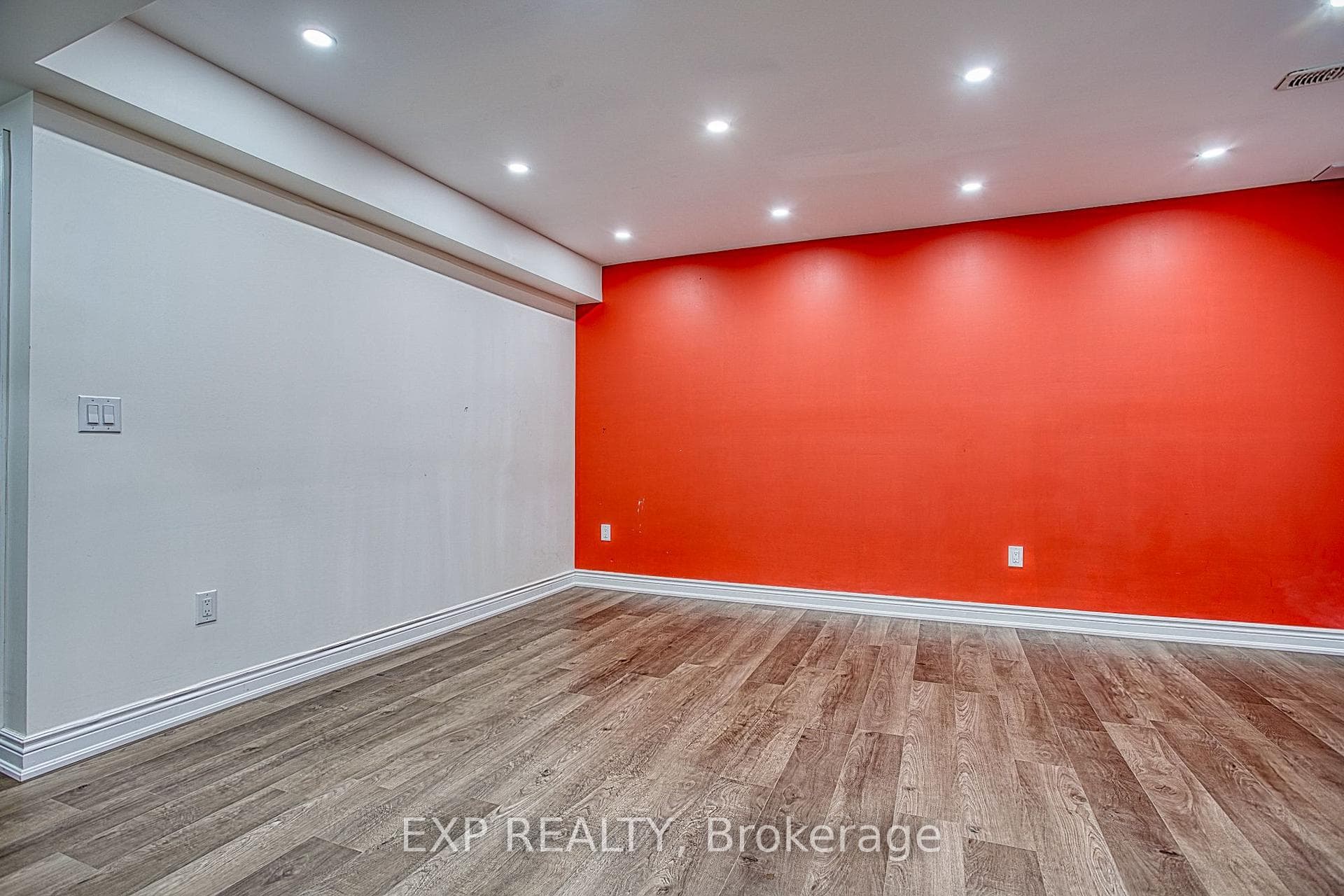 15 Riley Avenue Unit Lower photo 4