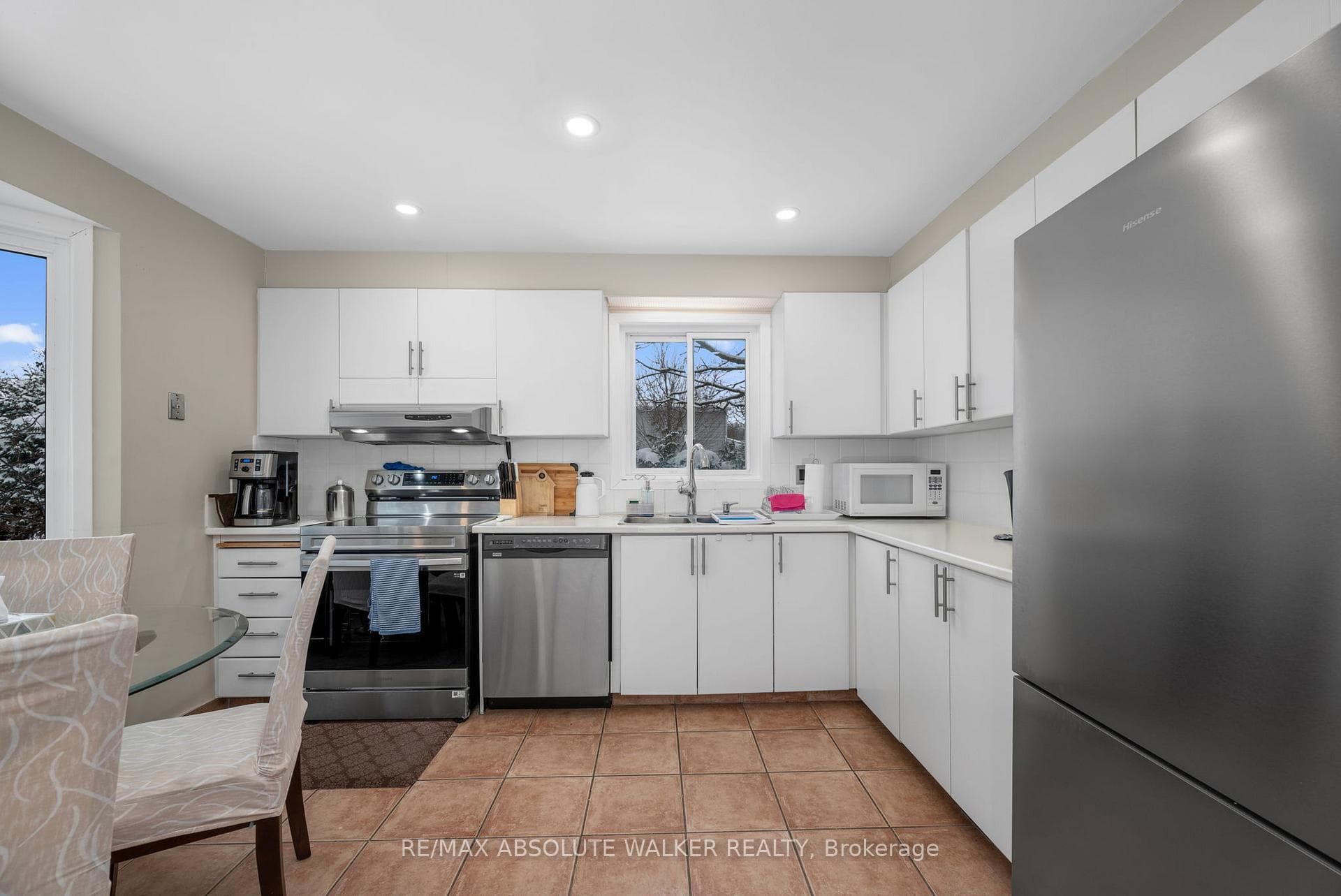 1849 Montereau Avenue photo 3