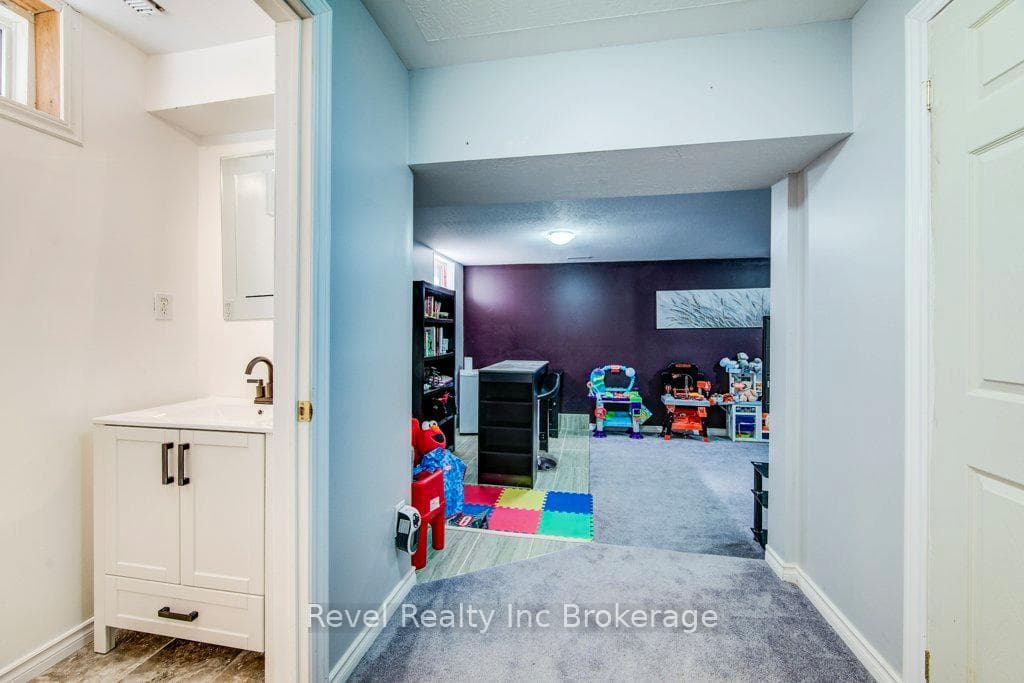 733 Southwood Way photo 23