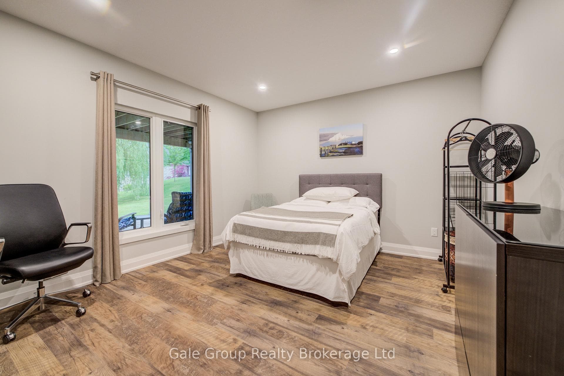 8 Pittock Park Road photo 33