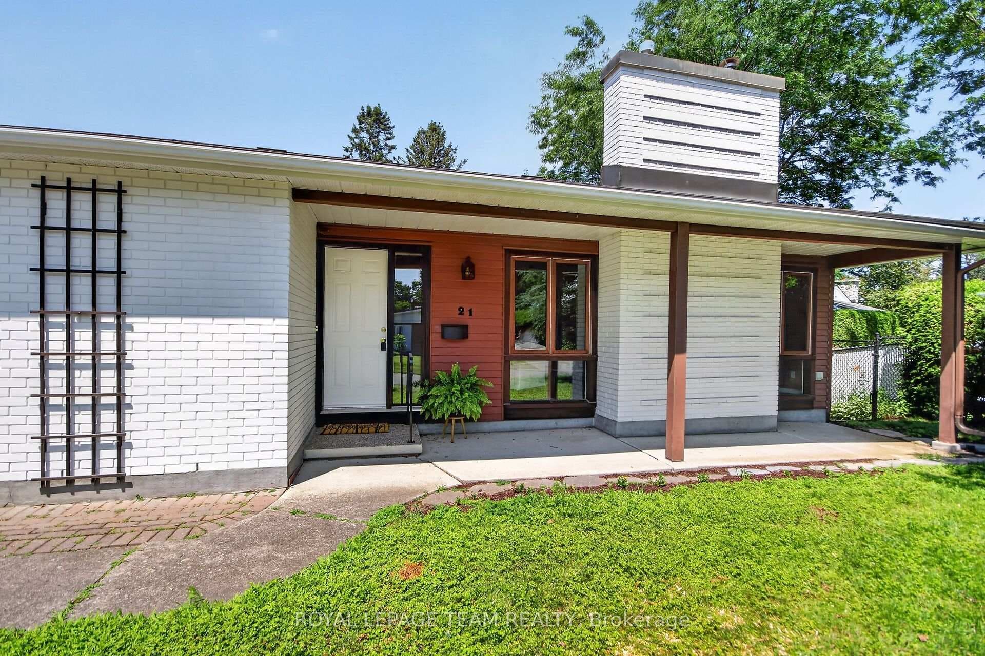 21 Lindhurst Crescent photo 2