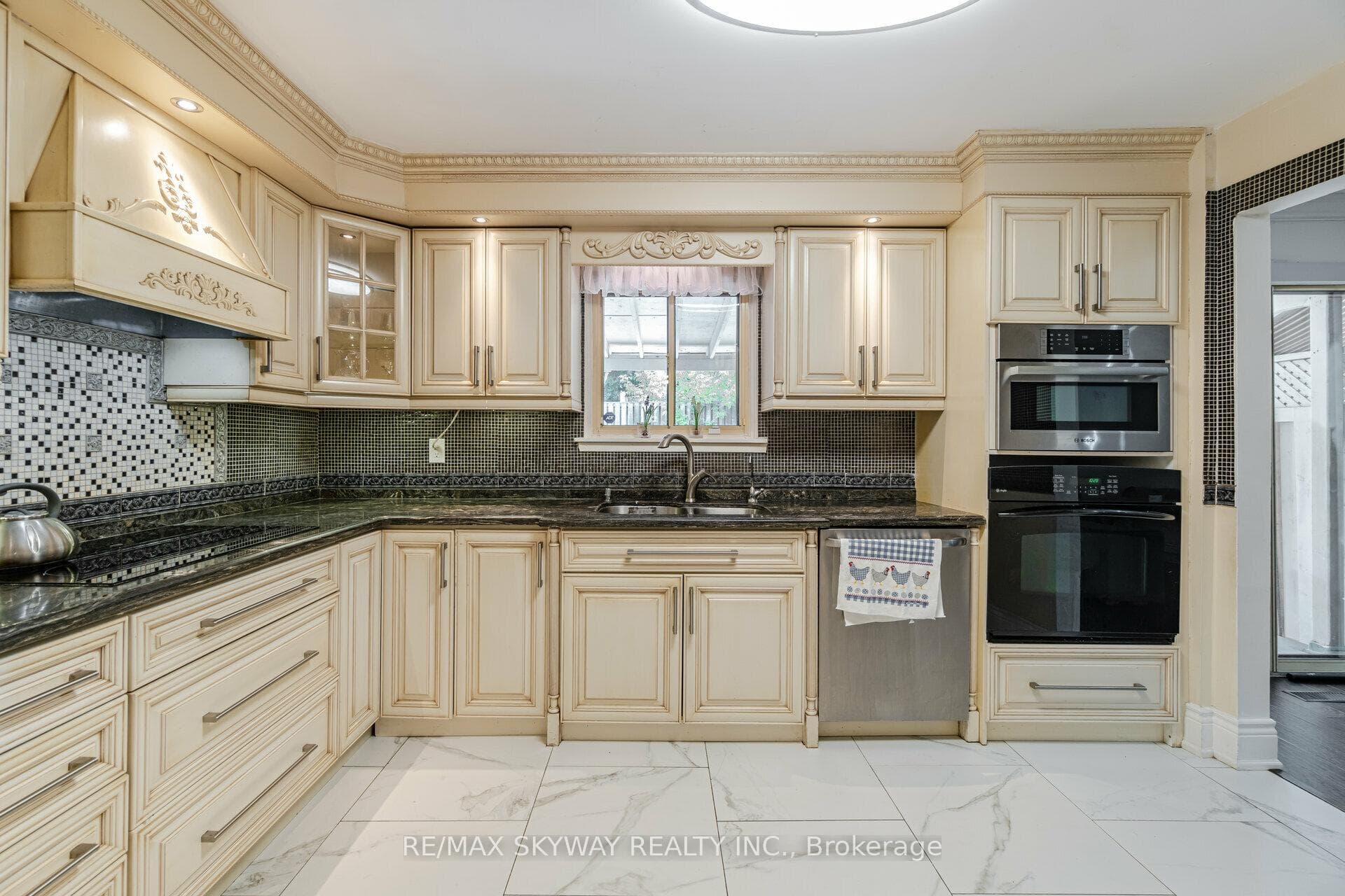75 Milford Crescent photo 10