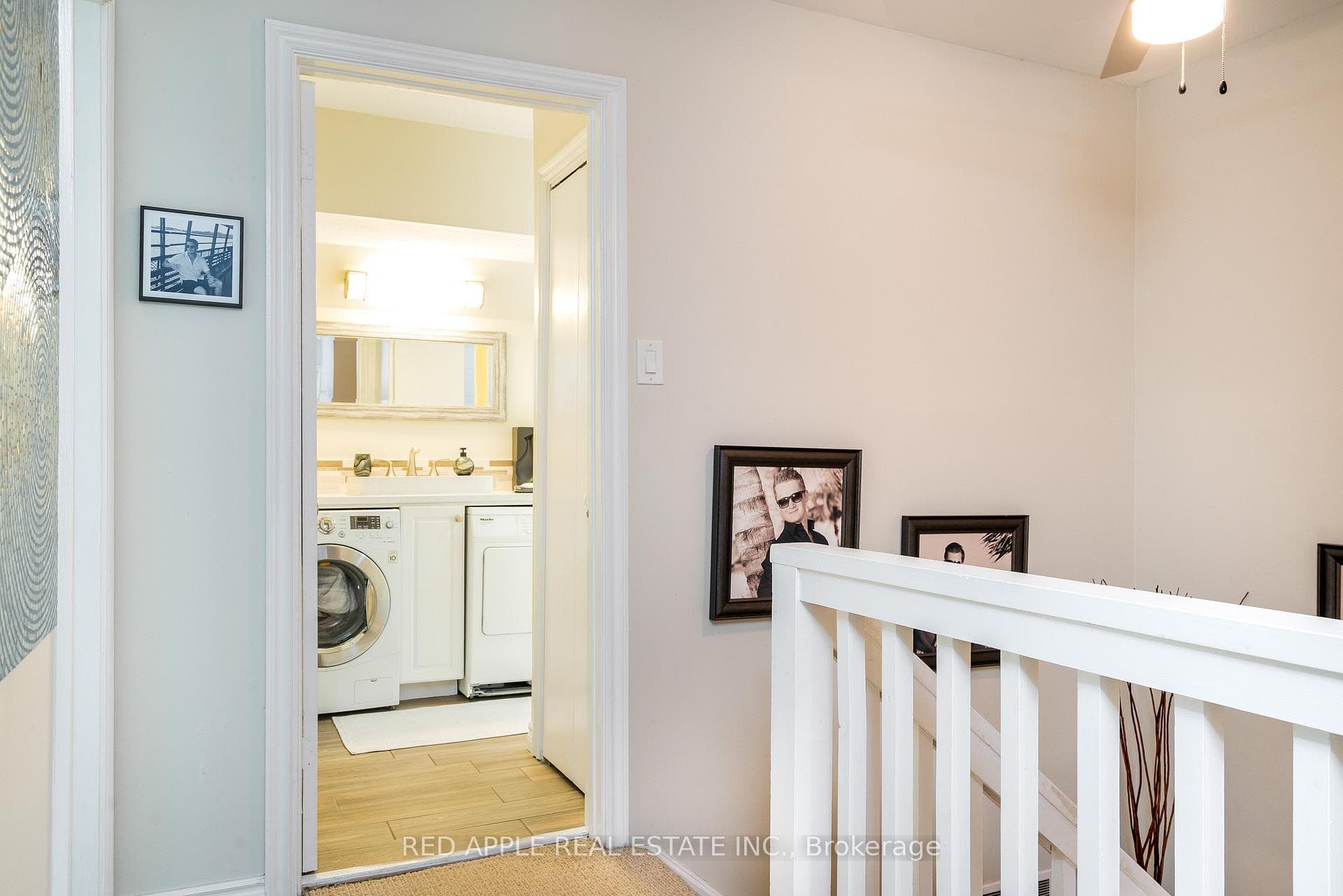 135 Escarpment Crescent photo 22