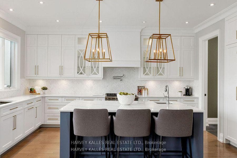 4673 Dundas Street photo 17