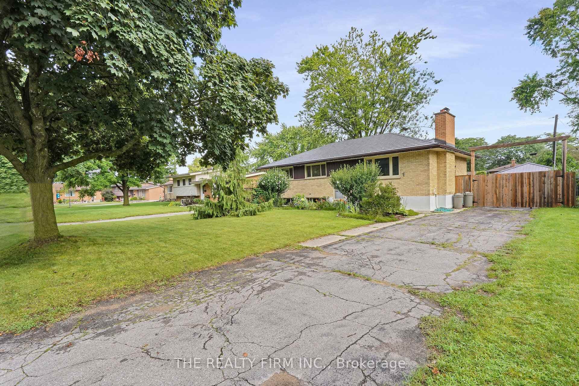 133 Goldwick Crescent photo 3