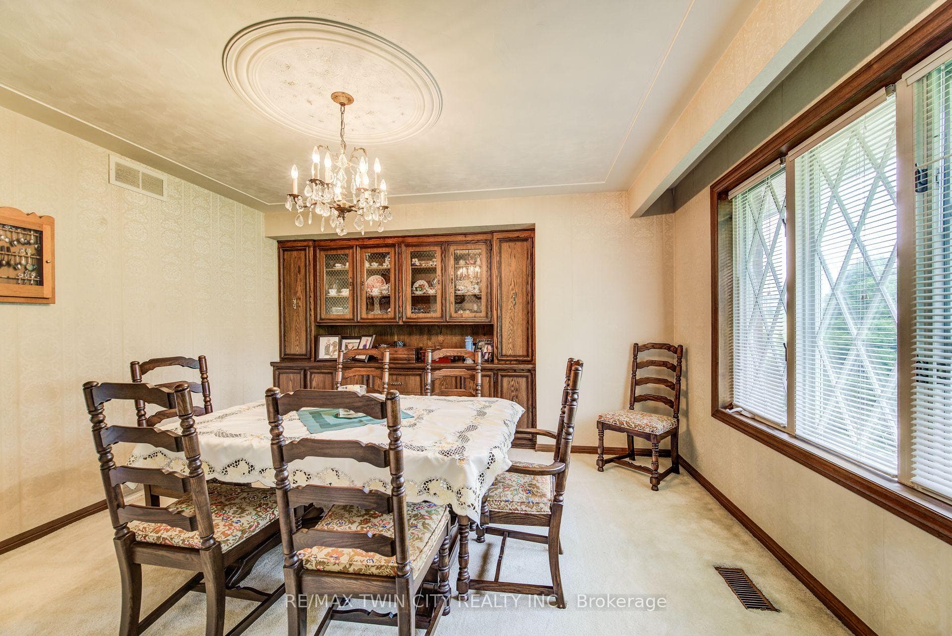 1177 Perth Street photo 5