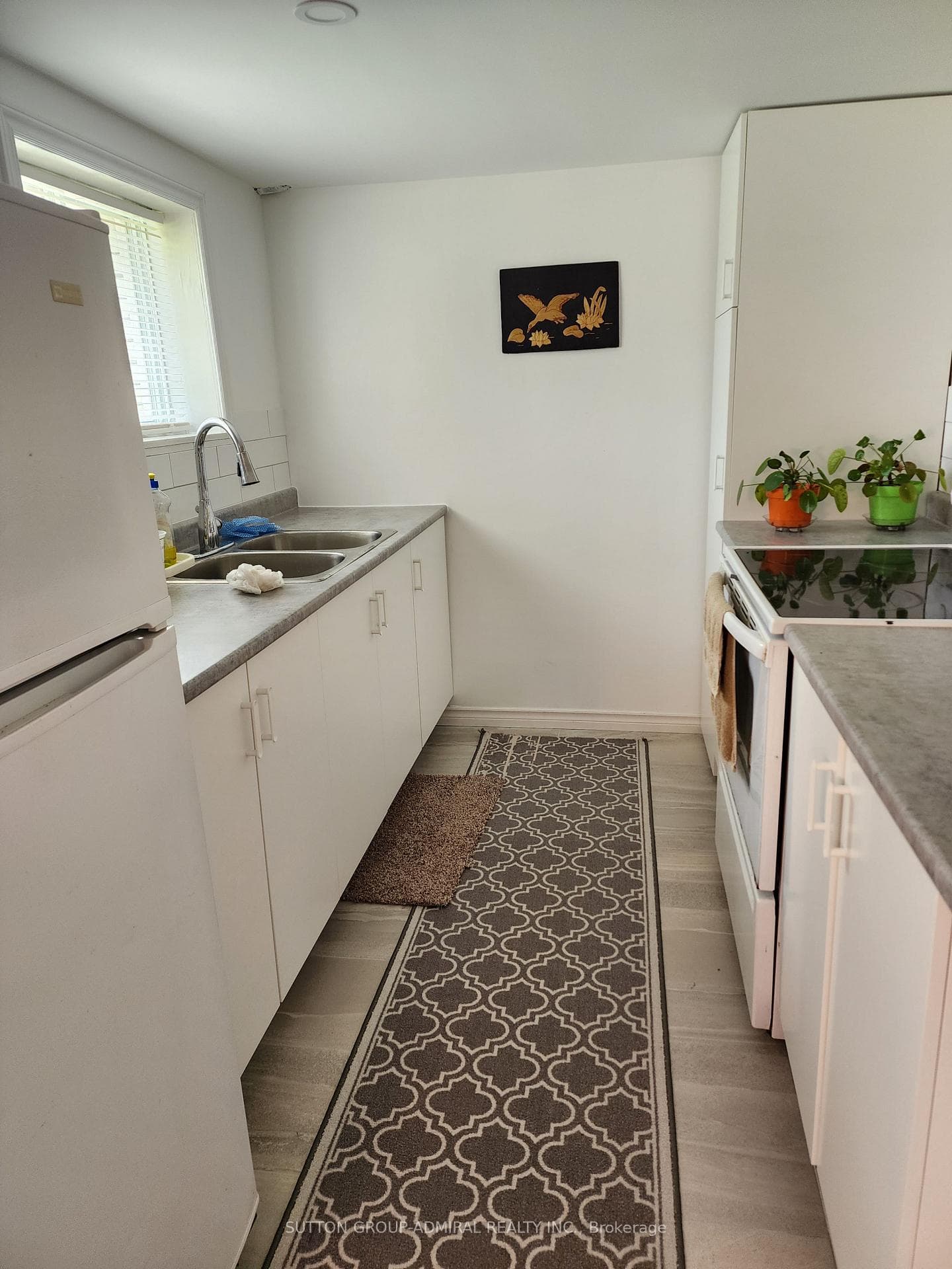 Lower kitchen