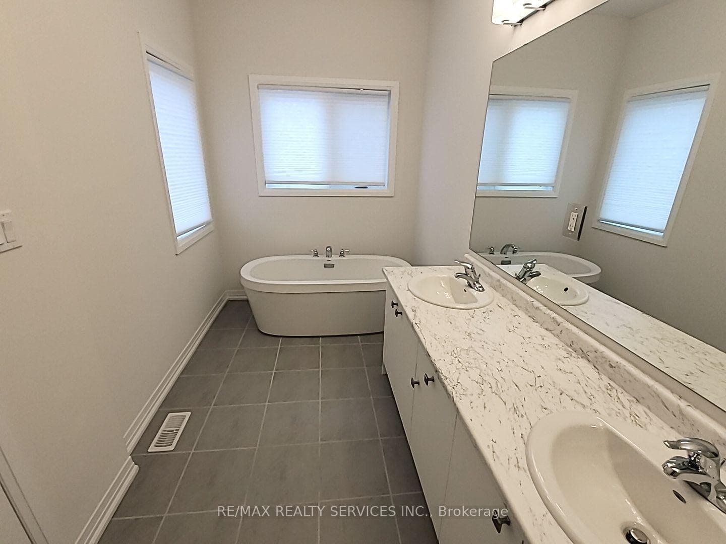 225 Coronation Road photo 19