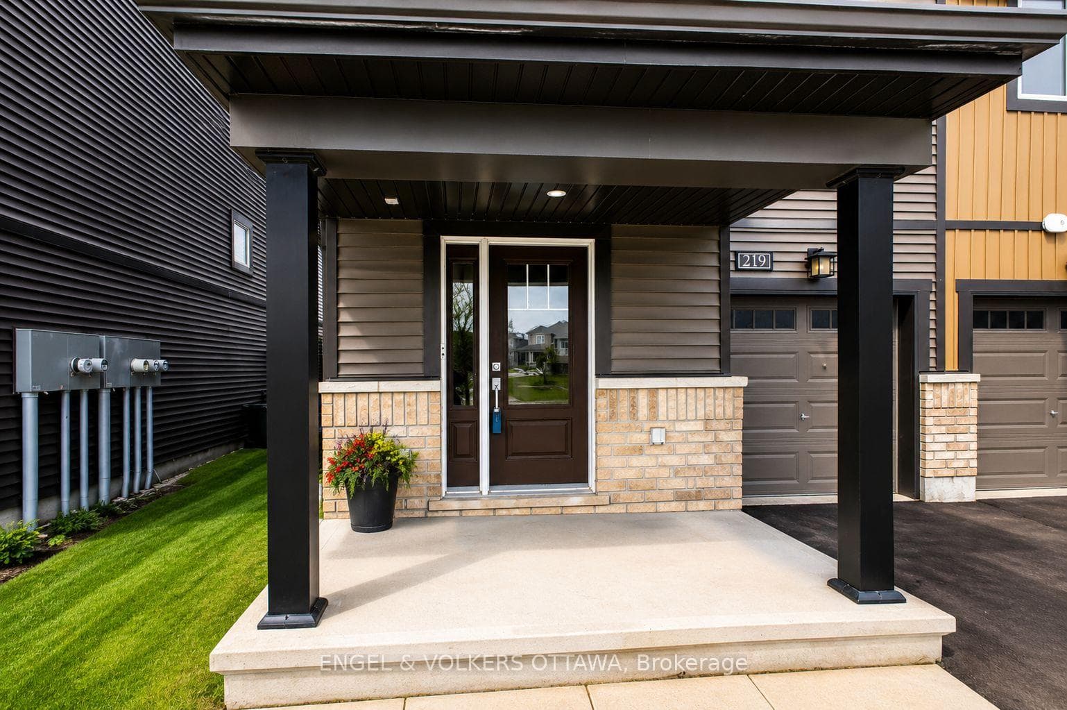 219 Liebe Terrace photo 3