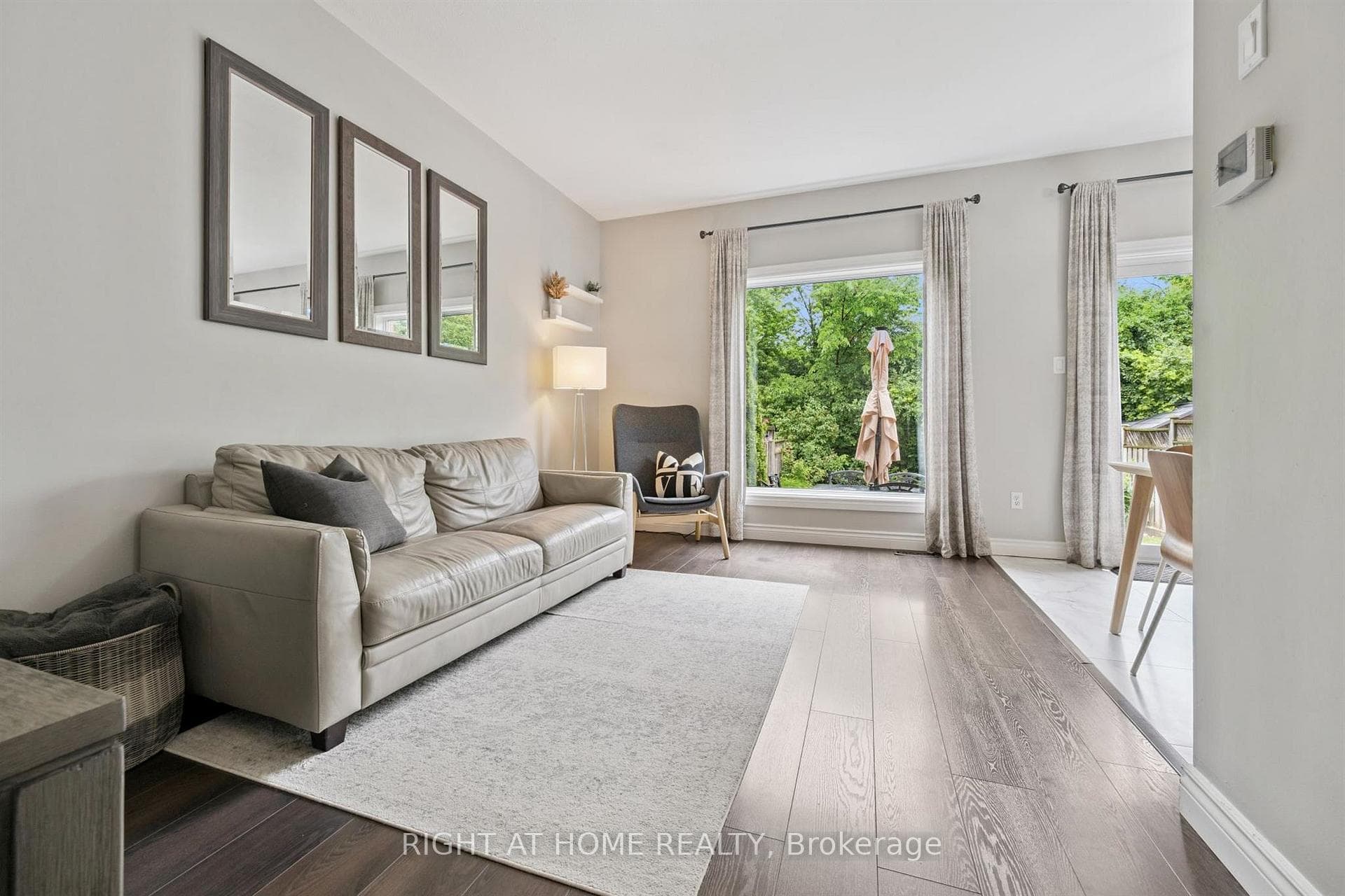 Comfortable living for relaxing or gathering