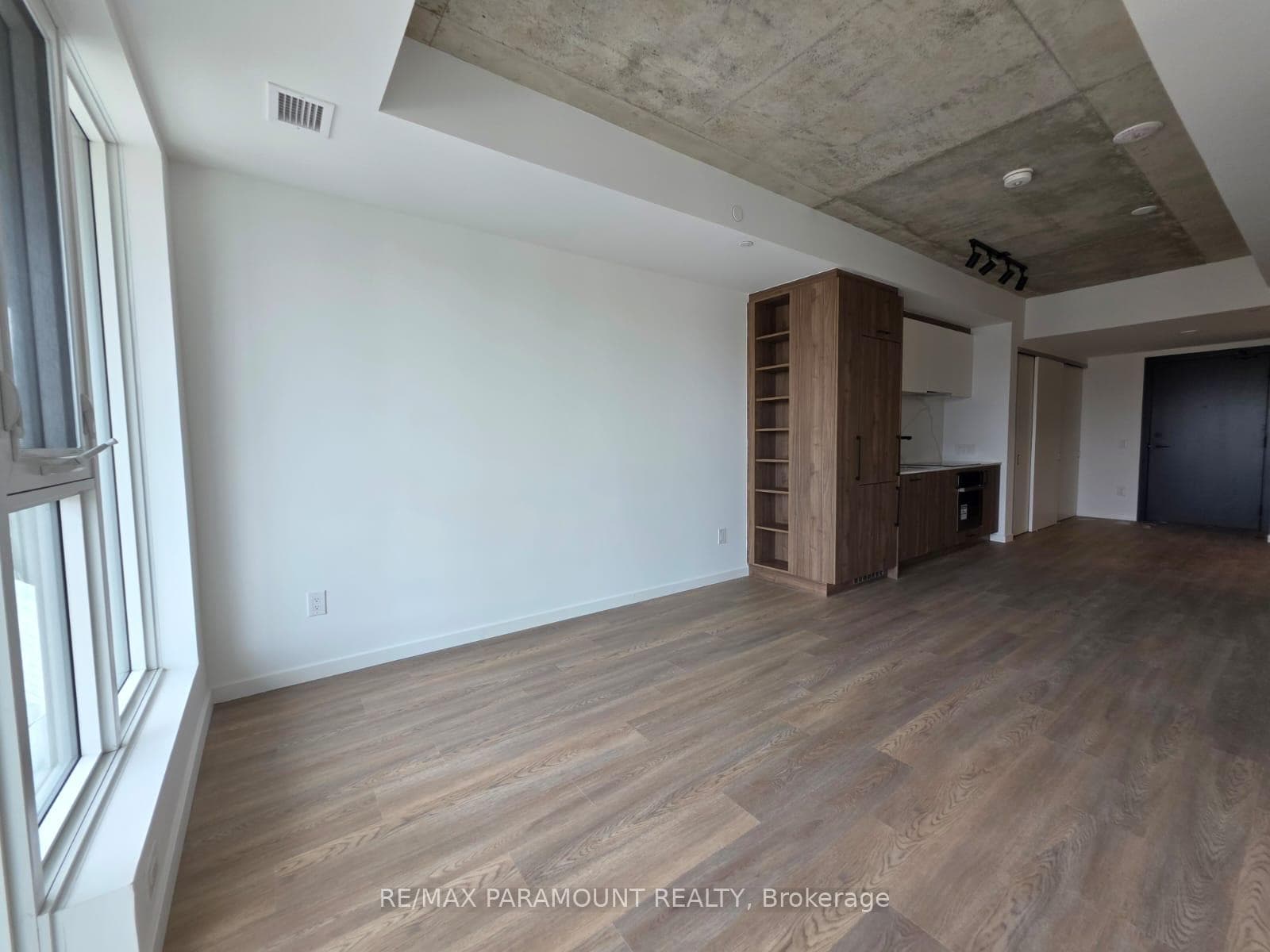 689 The Queensway Drive Unit 418 photo 10