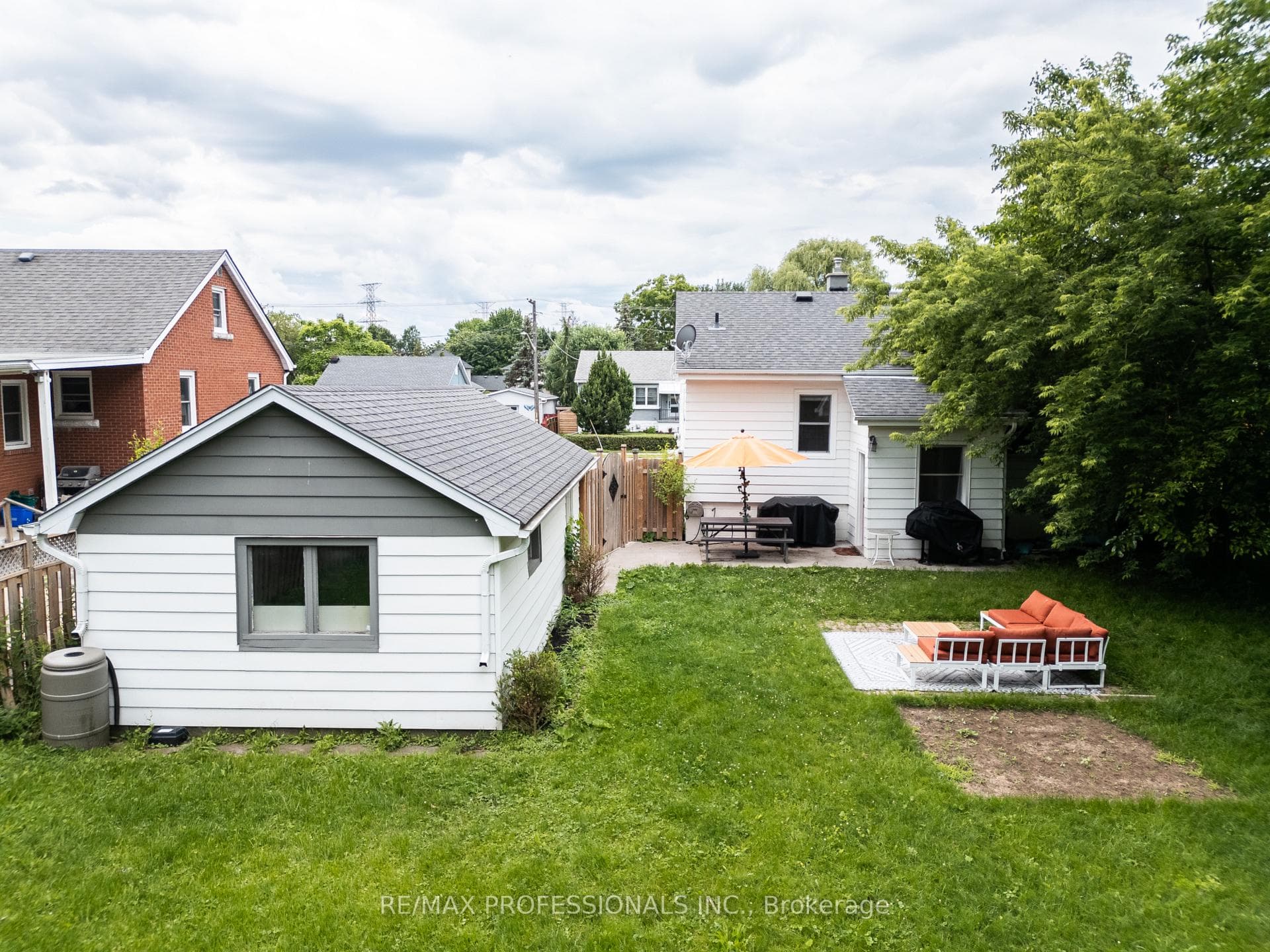1045 Helena Street photo 29