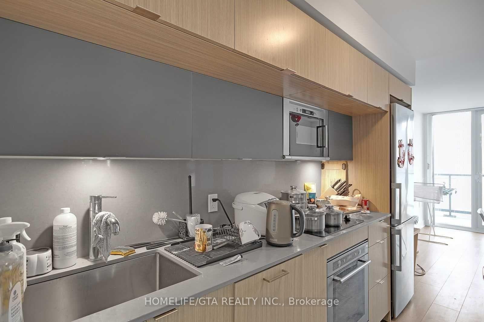 575 Bloor Street Unit 511 photo 4