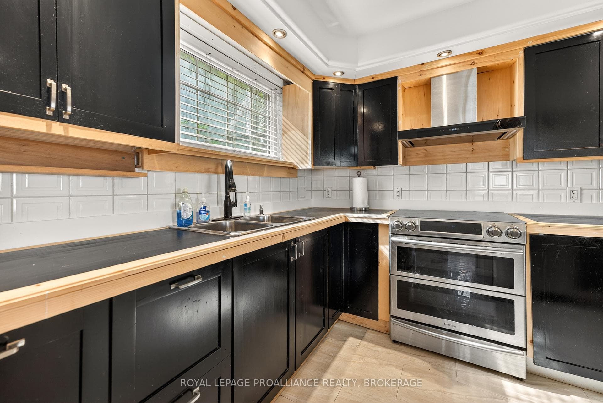 169 Carruthers Avenue photo 9
