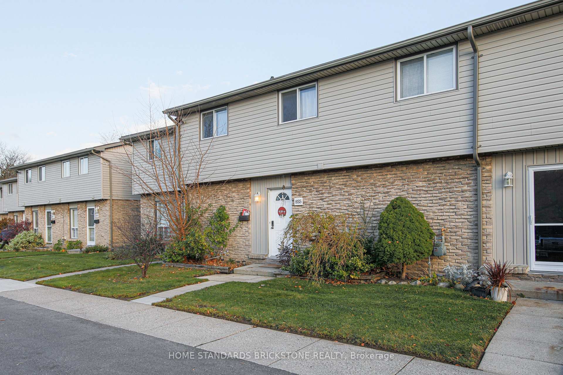 855 Southdale Road Unit 33 photo 2