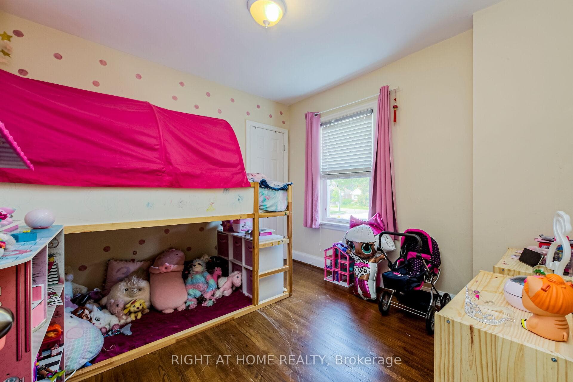 32 Florens Avenue photo 18