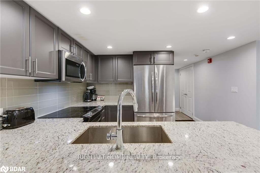 80 Horseshoe Boulevard Unit 102 photo 14