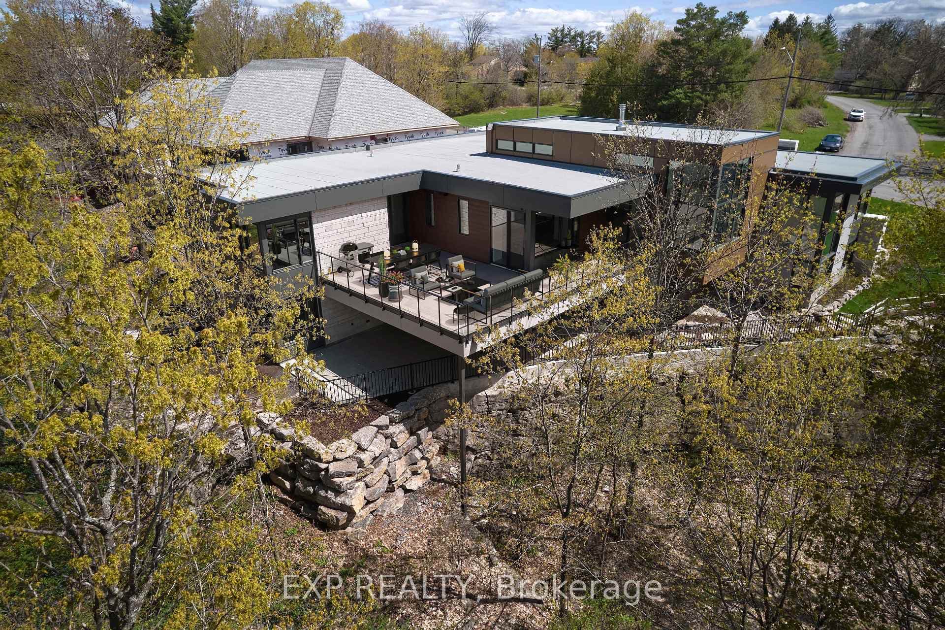 32 CLOVELLY Road photo 3