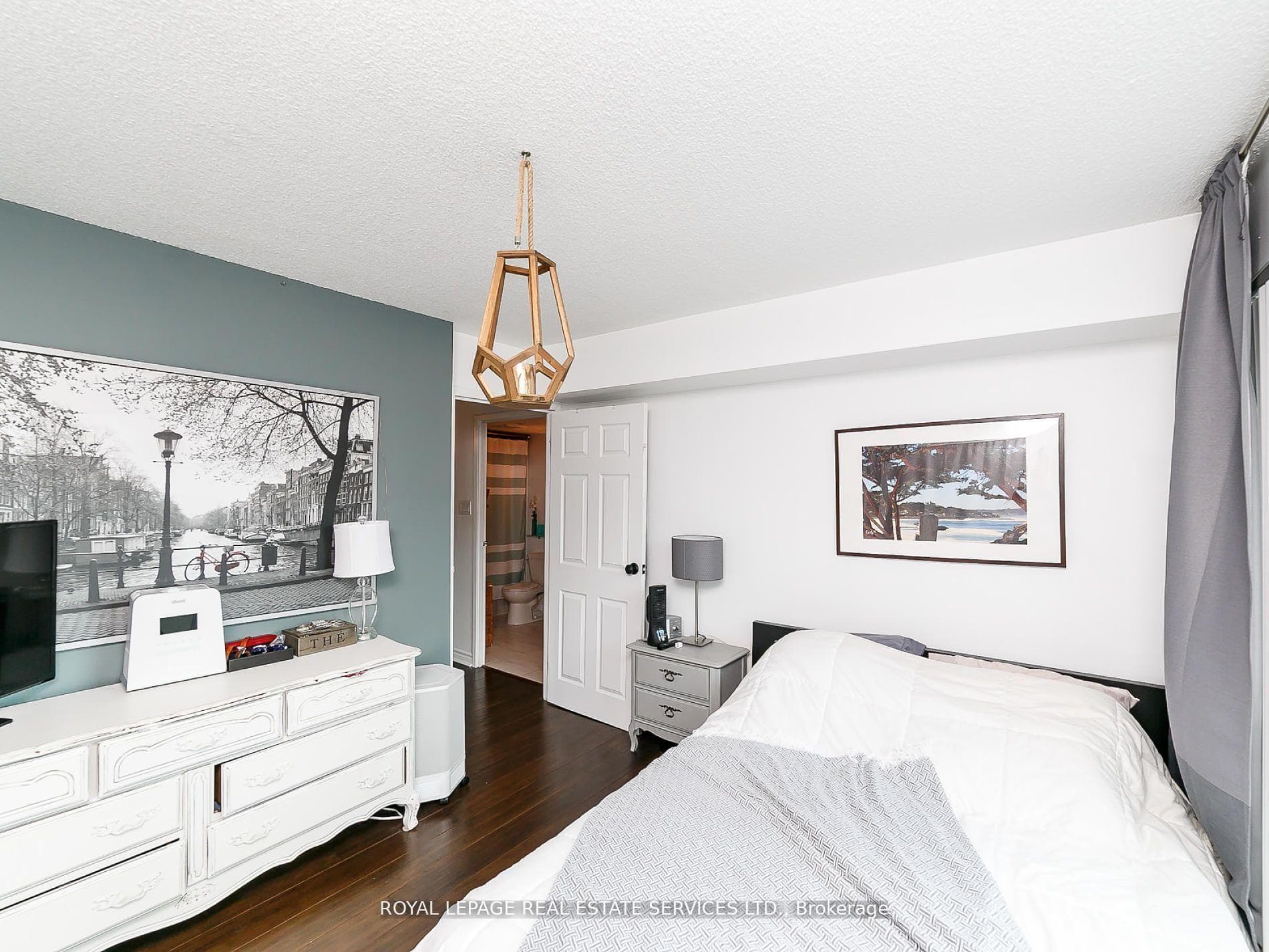 10 Queens Quay Unit 407 photo 21