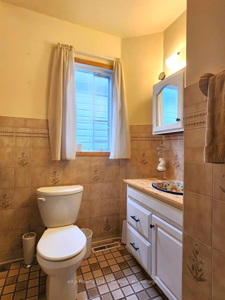 348 Birch Street photo 8