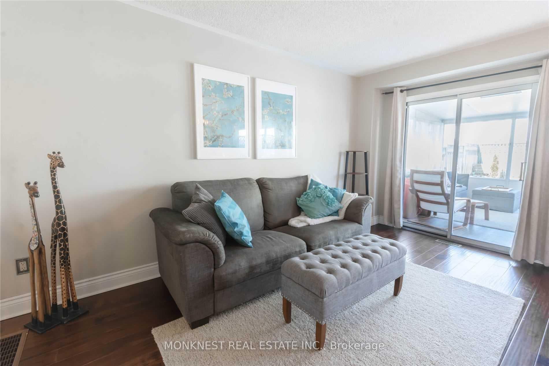 8 Thornlodge Drive photo 15