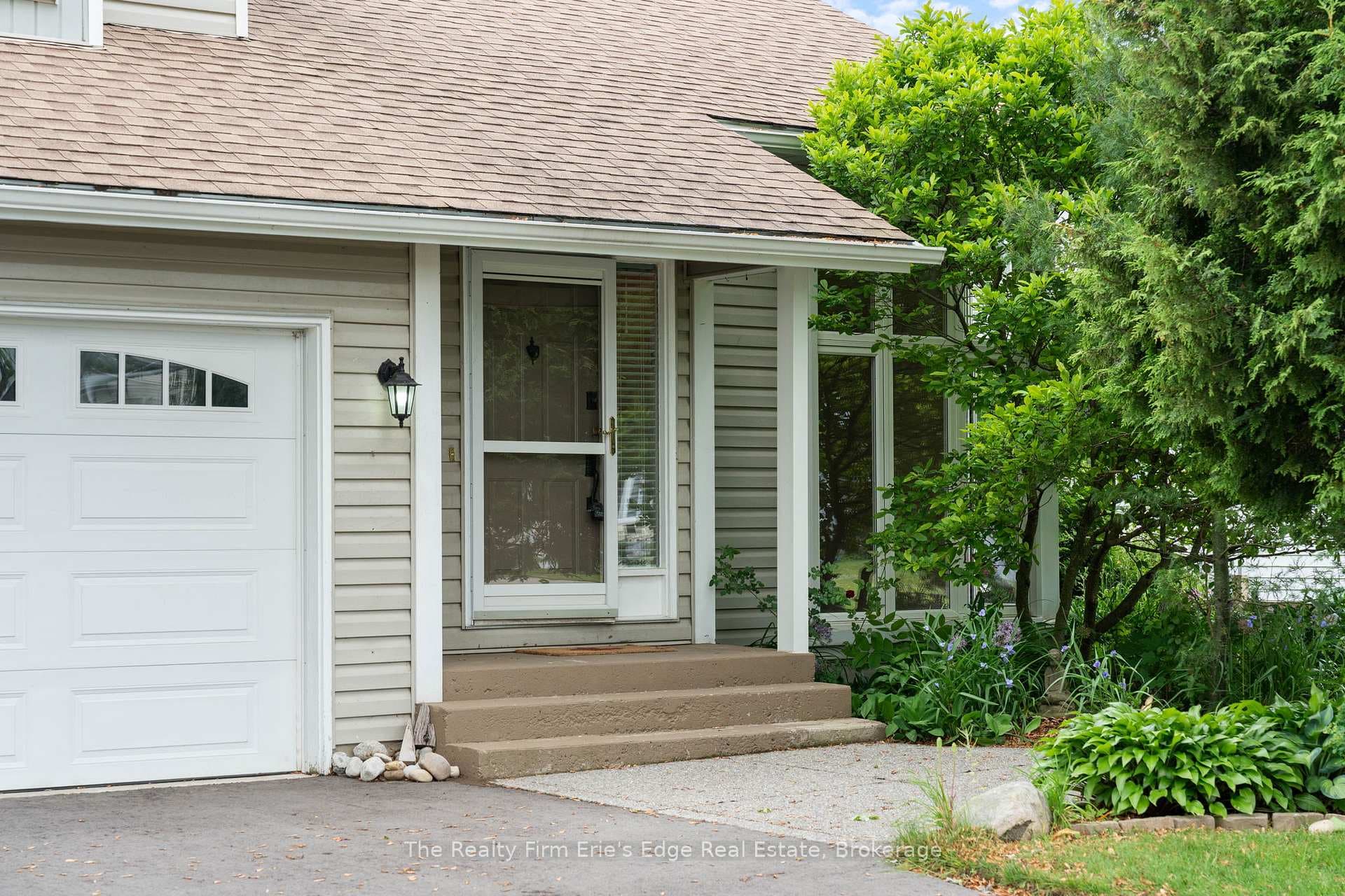 14 Leslie Avenue photo 3