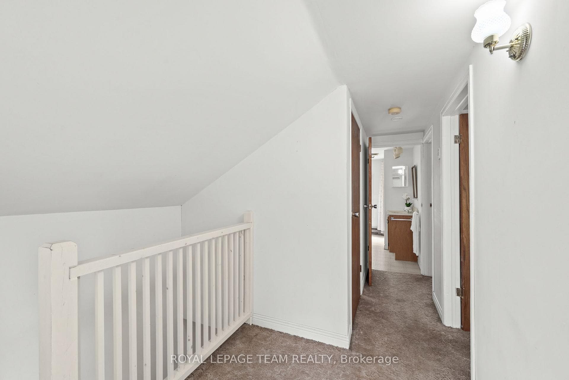 634 Elgin Street photo 27