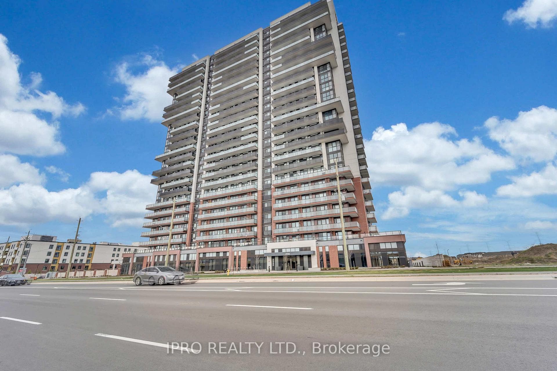 2550 Simcoe Street Unit 1917 photo 4