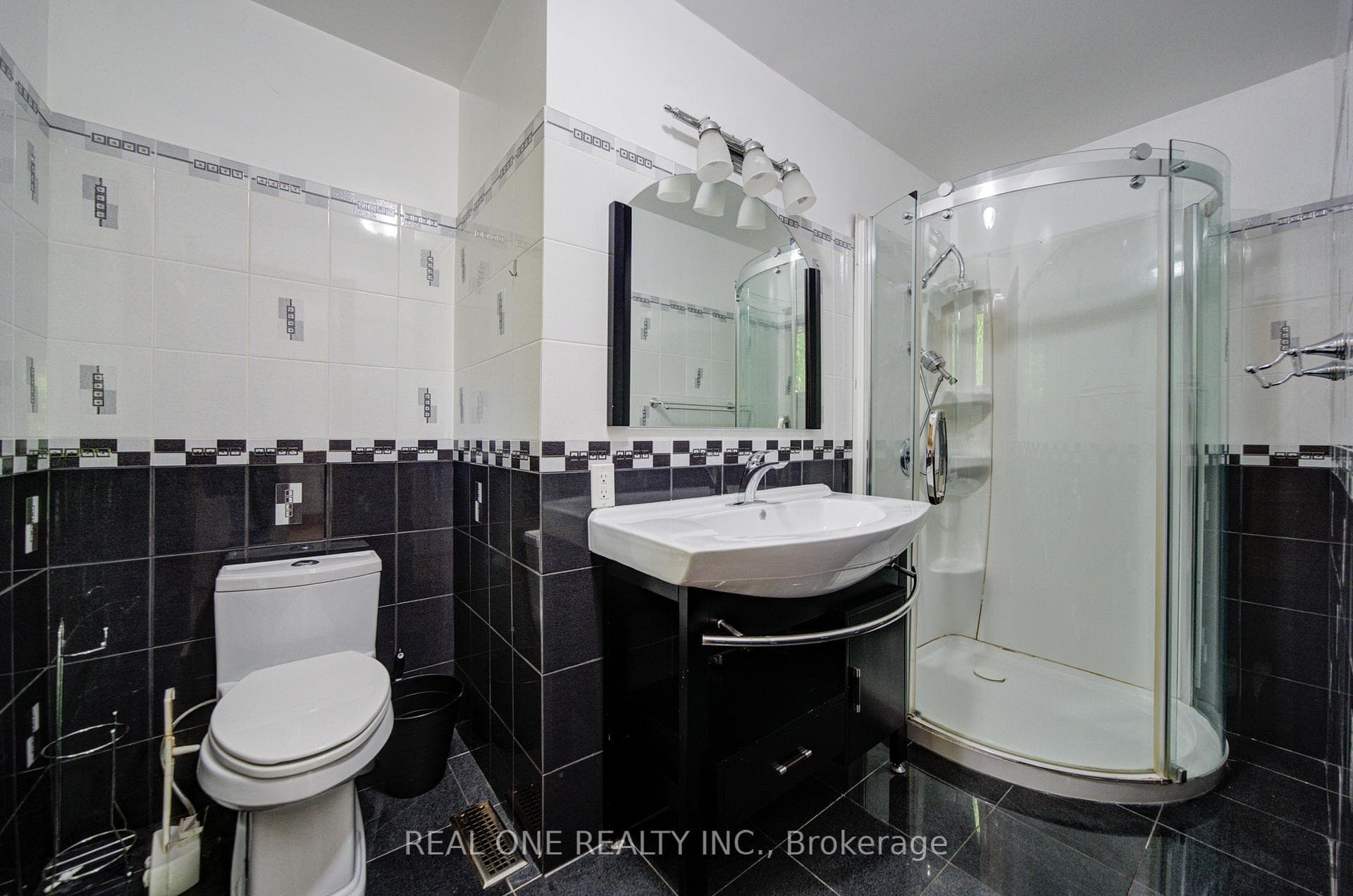 1439 Ballyclare Drive photo 19
