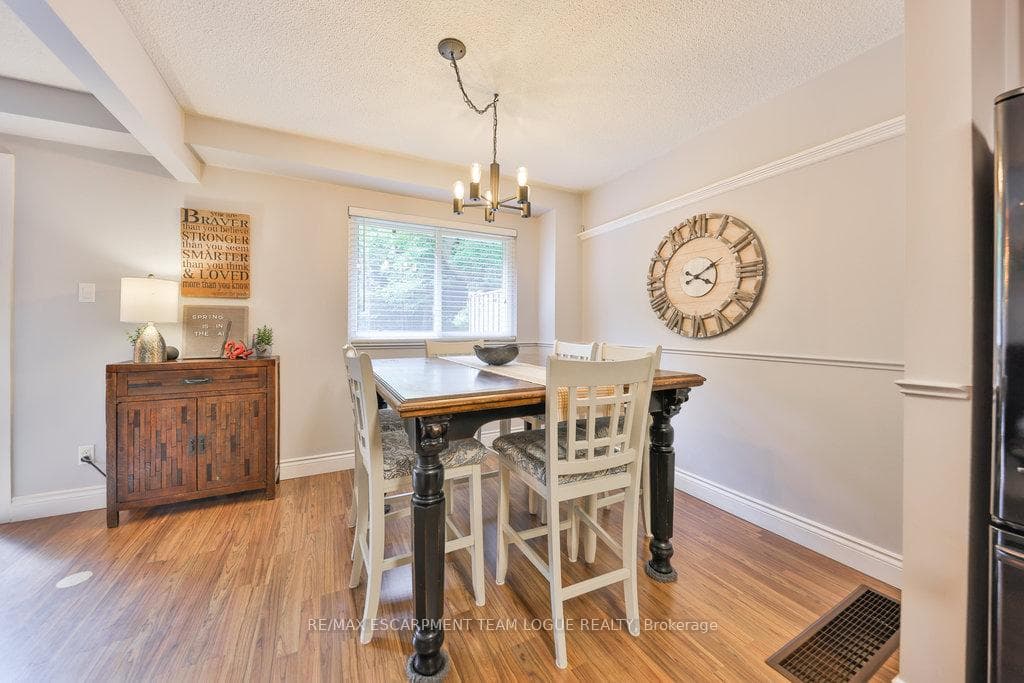 475 WOODVIEW Road Unit 2 photo 7