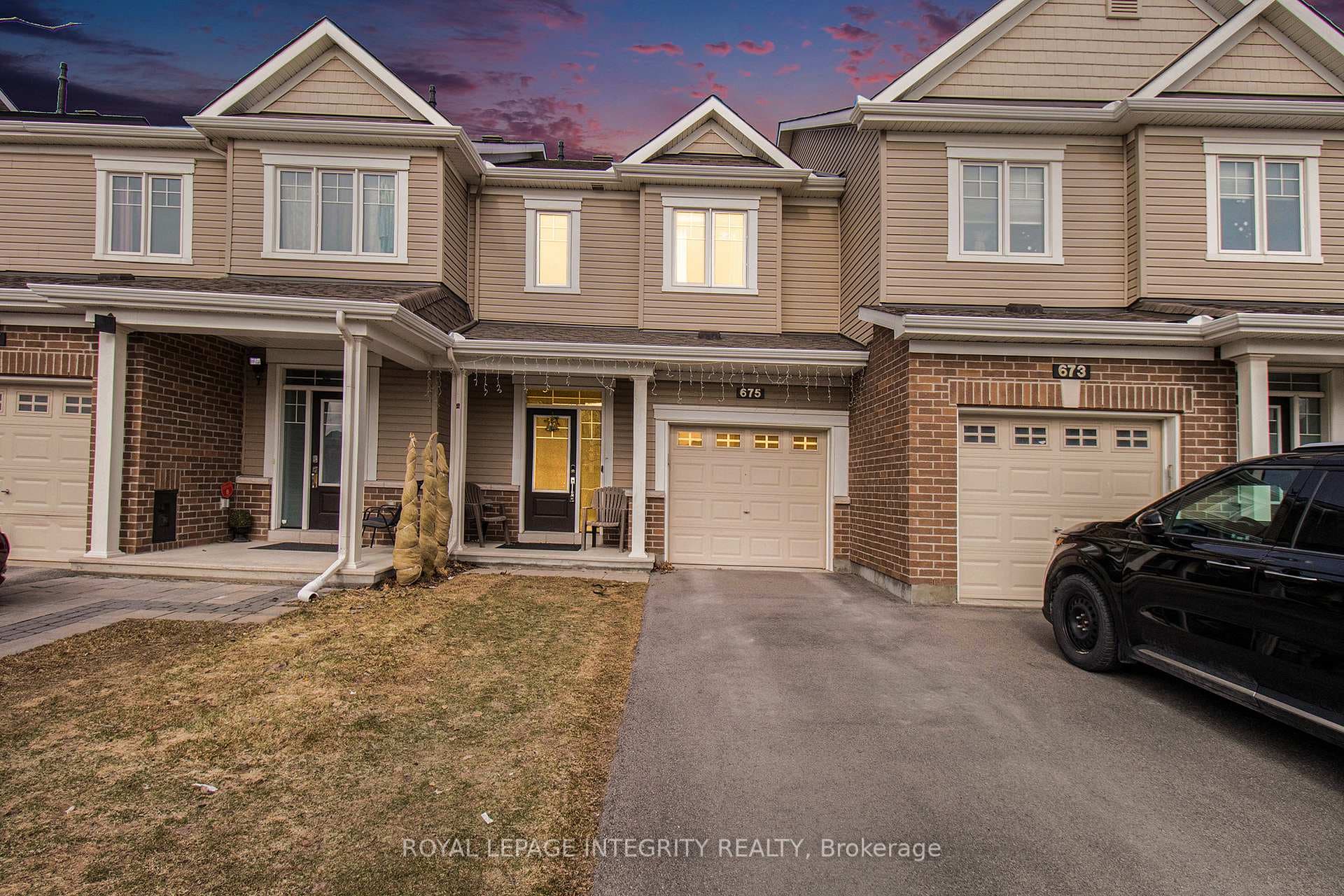 675 Lauraleaf Crescent photo 1