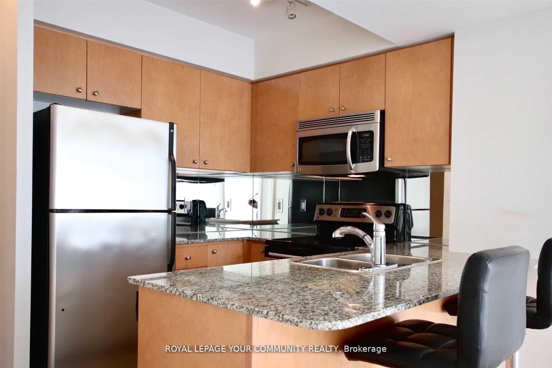 8 Scollard Street Unit 1006 photo 11