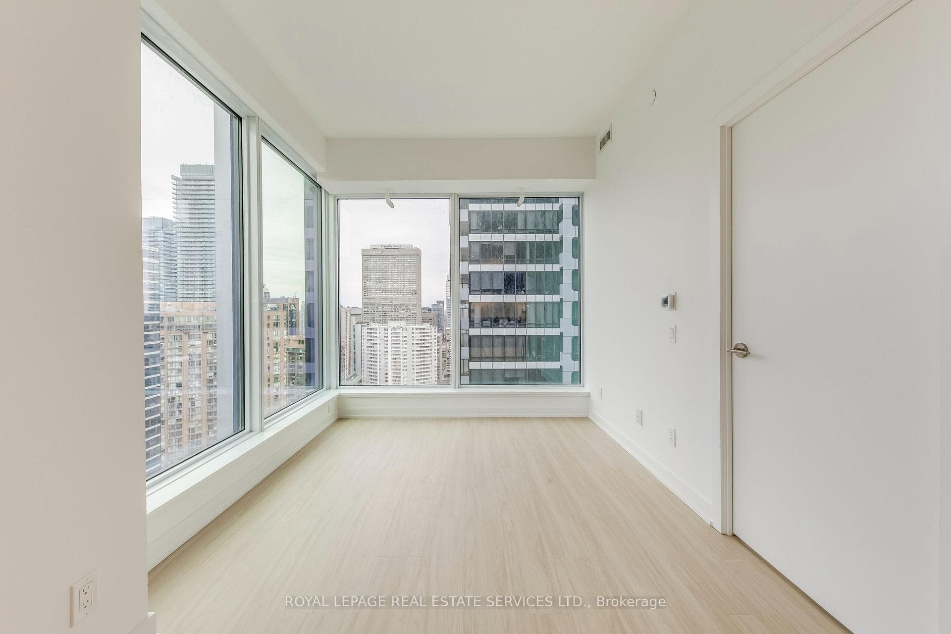 8 WELLESLEY Street Unit 3203 photo 10