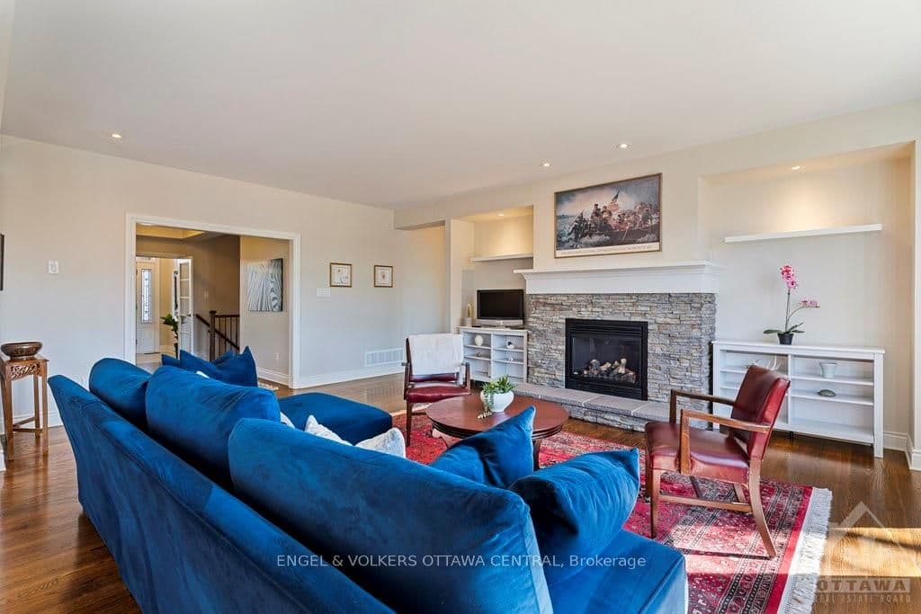 75 ROCHELLE Drive photo 9