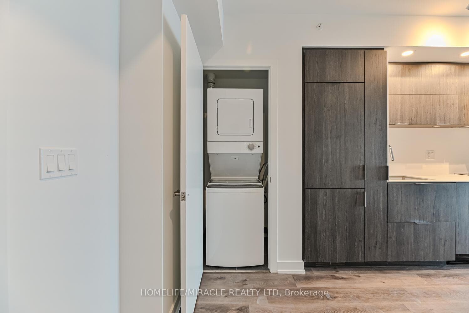 370 Martha Street Unit 1606 photo 8